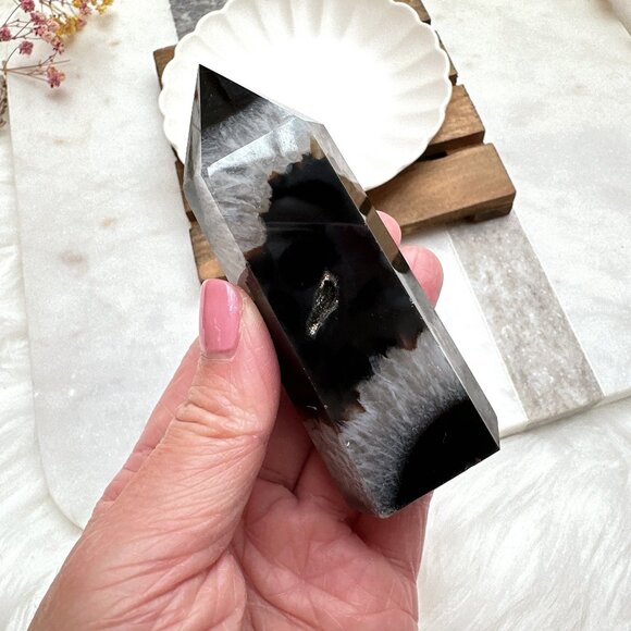 Beautiful Black Agate Tower - Picture 7 of 8